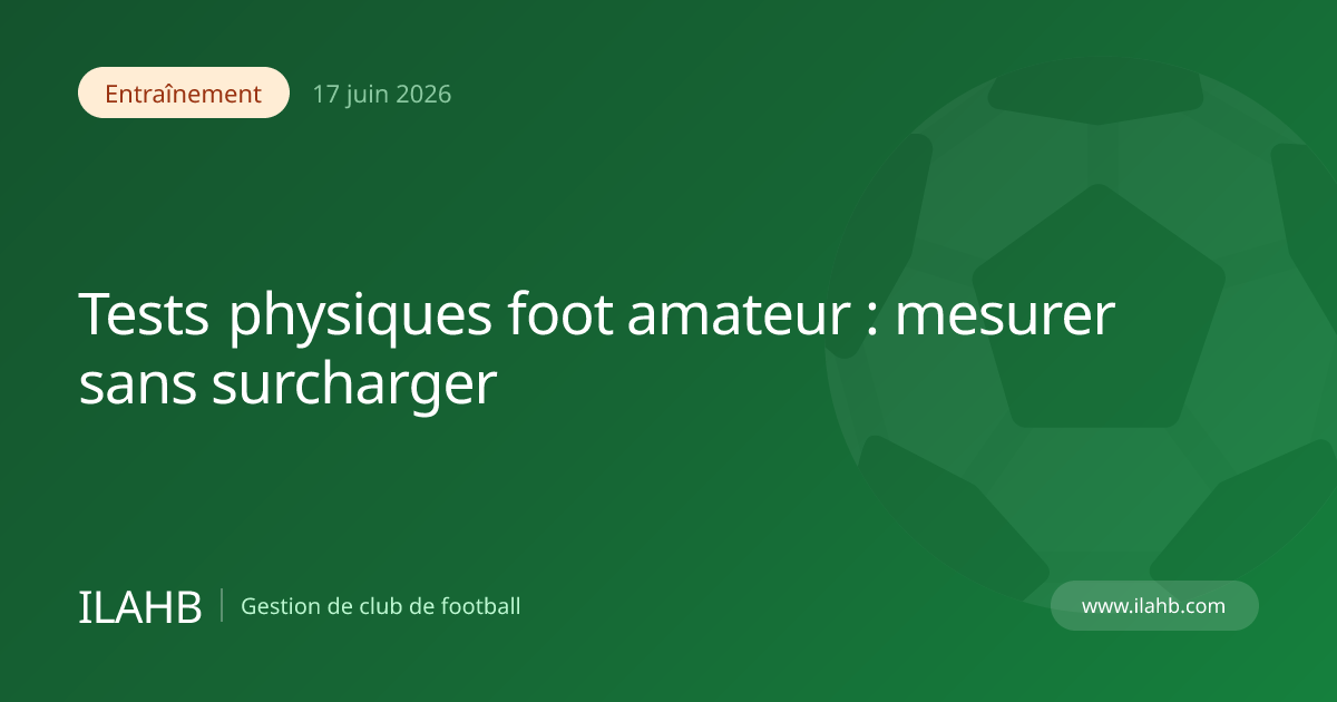 Éducateur de football amateur chronométrant des tests physiques de pré-saison sur un terrain